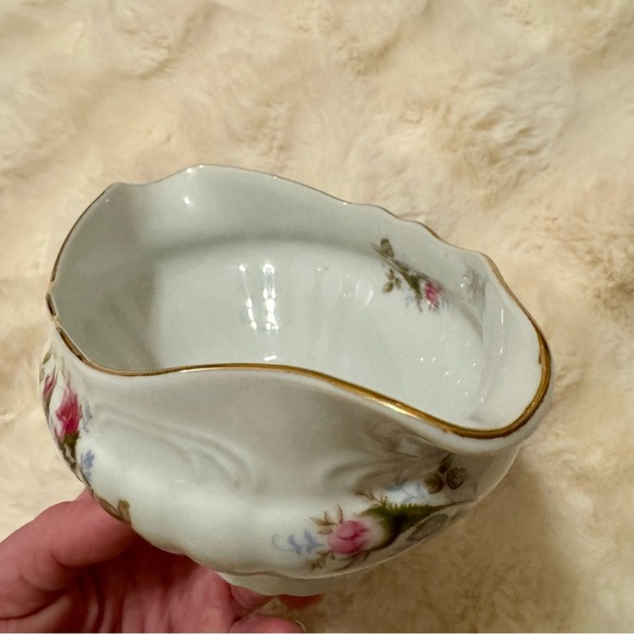 Vintage Royal Rose Fine China of Japan's Moss Rose pattern Gravy Dish. - Picture 8 of 9